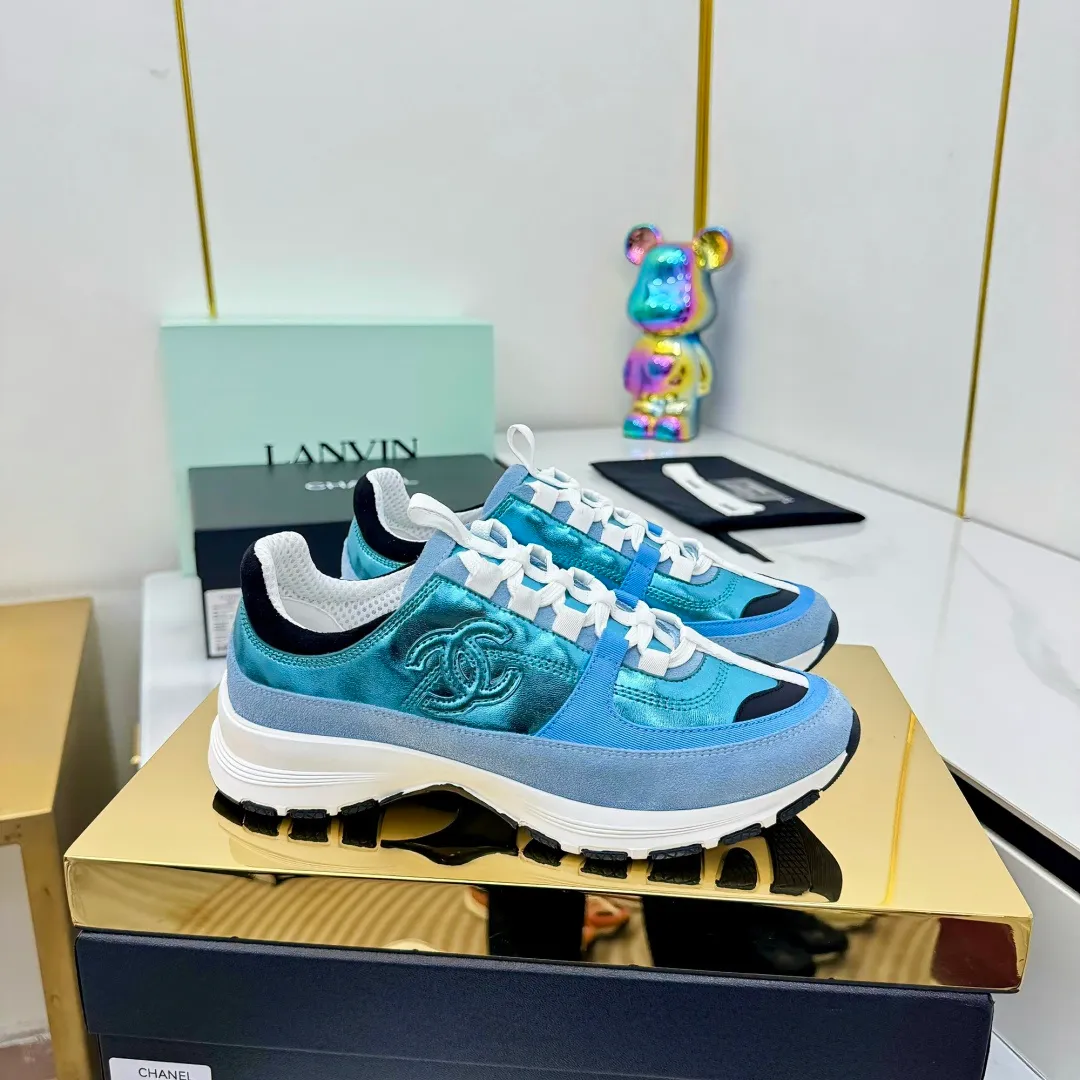 👟👟Ex-factory price 600👟👟High quality! ! ! CHANEL Chanel 25A latest thick-soled casual sports shoes. The counter is synchronized. The counter is very popular. It is a shoe that is very difficult to buy. The most popular thick-soled casual shoes on the Internet. As you can imagine, the most popular thick-soled casual shoes can not be missed. It has both good looks and comfort. Simple and versatile. The thick sole increases the height and is super versatile. Whoever wears it will look better. Upper: cowhide stitching. Lining: breathable mesh. Outsole: TPU original outsole. Size: 35-41 👉